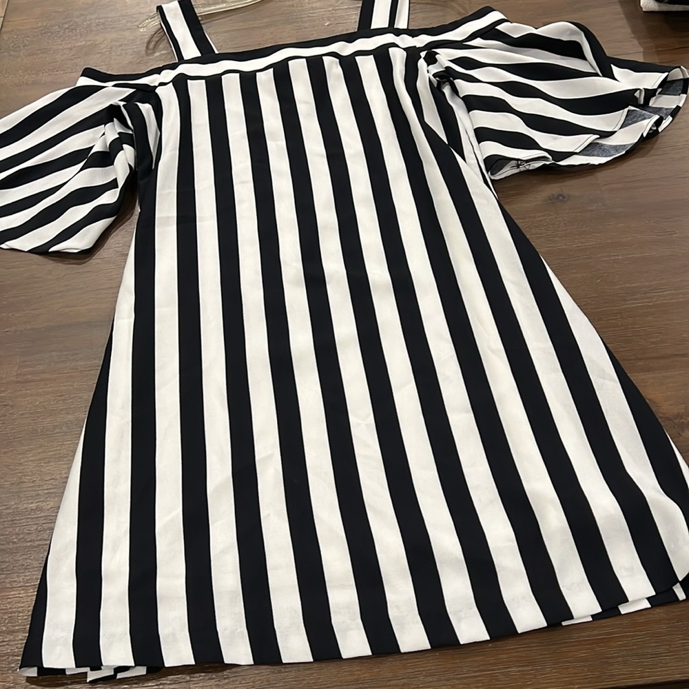 Striped dress - Picture 2 of 4